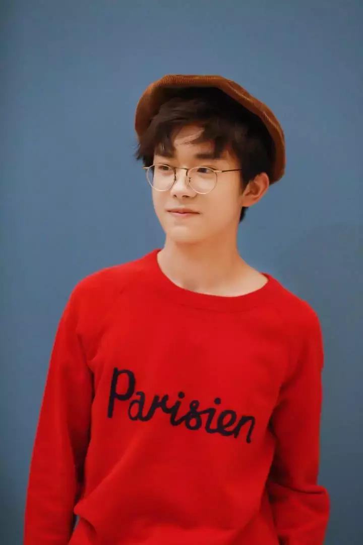 易烊千玺海报还有给的吗,易烊千玺世界杯