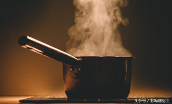 高压锅红色按钮弹起来怎么办,高压锅红色按钮弹起了就是上气么