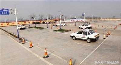 半挂科二倒车入库正确看点慢教程,科二倒车入库一把过的绝招