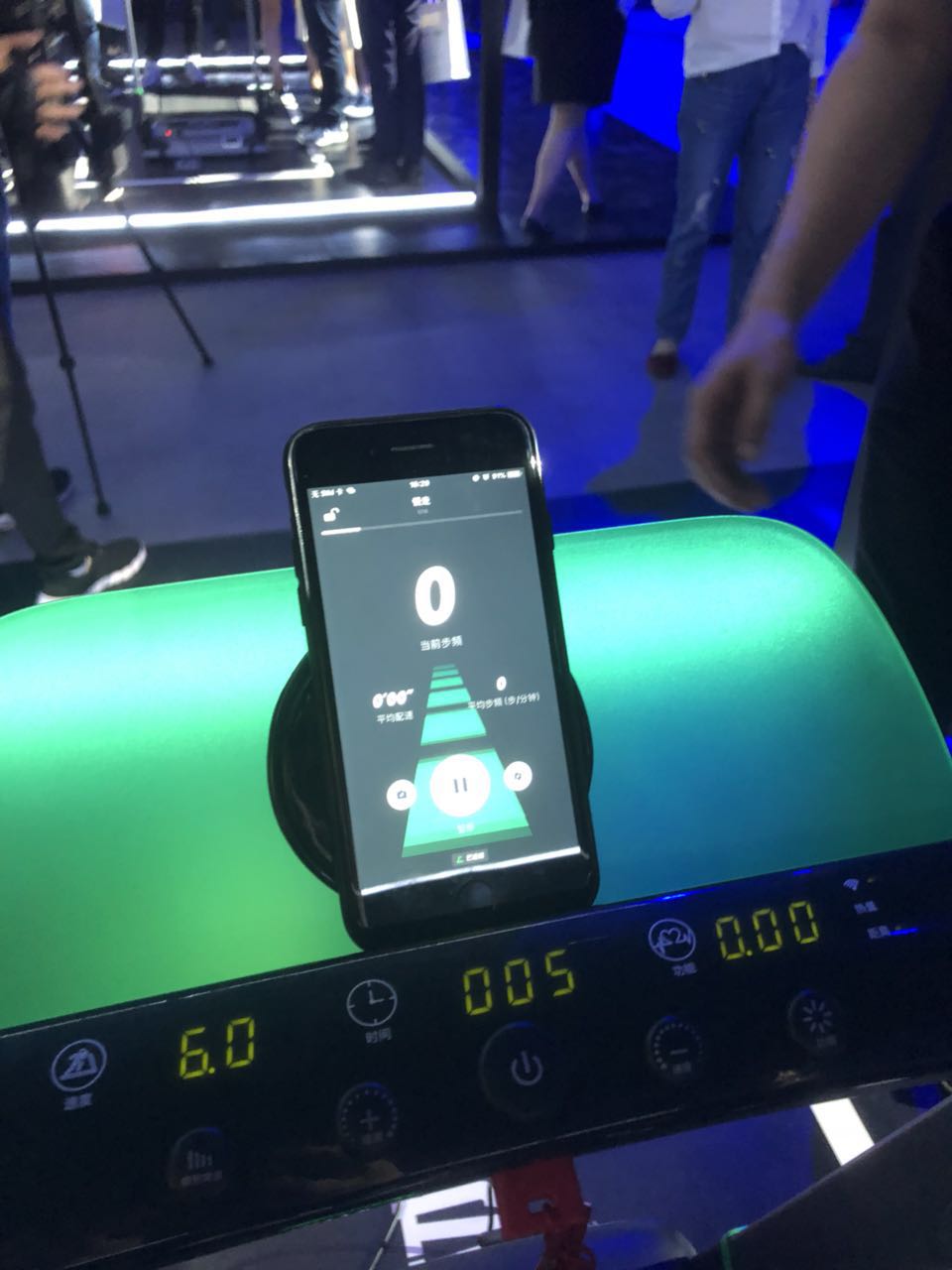 咕咚和小乔跑步机,咕咚绑定小乔跑步机