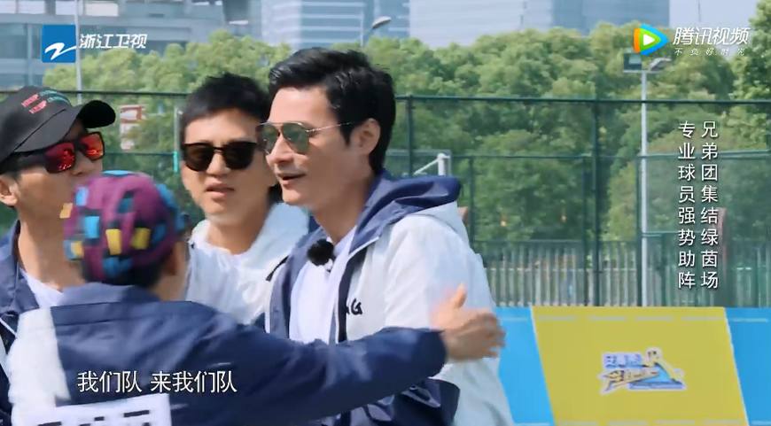 李毅踢足球,范志毅和李毅踢足球