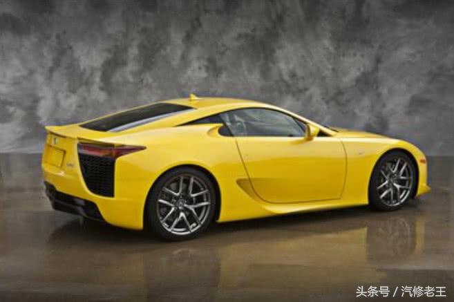 年轻人买轿跑好还是suv,买轿车好还是买suv车好