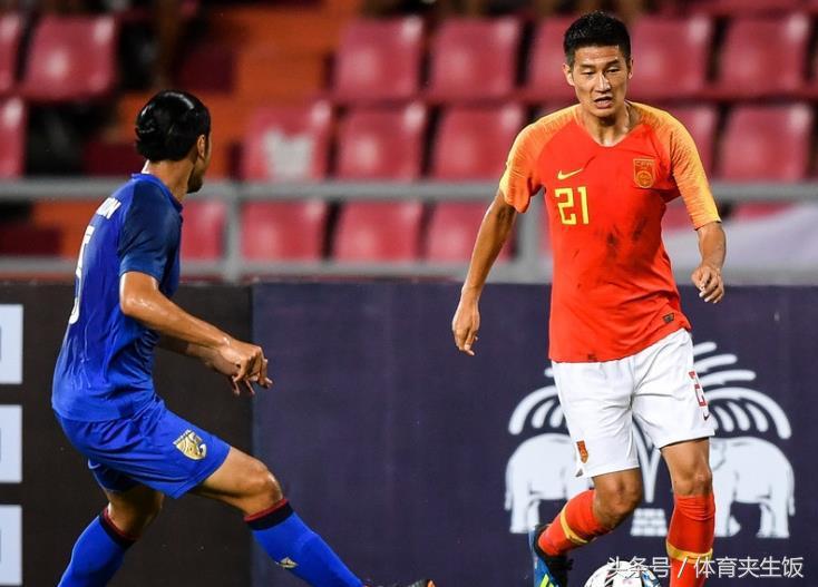 国足0-3不敌韩国裁判争议,国足2-1逆转泰国赛后守门员反应