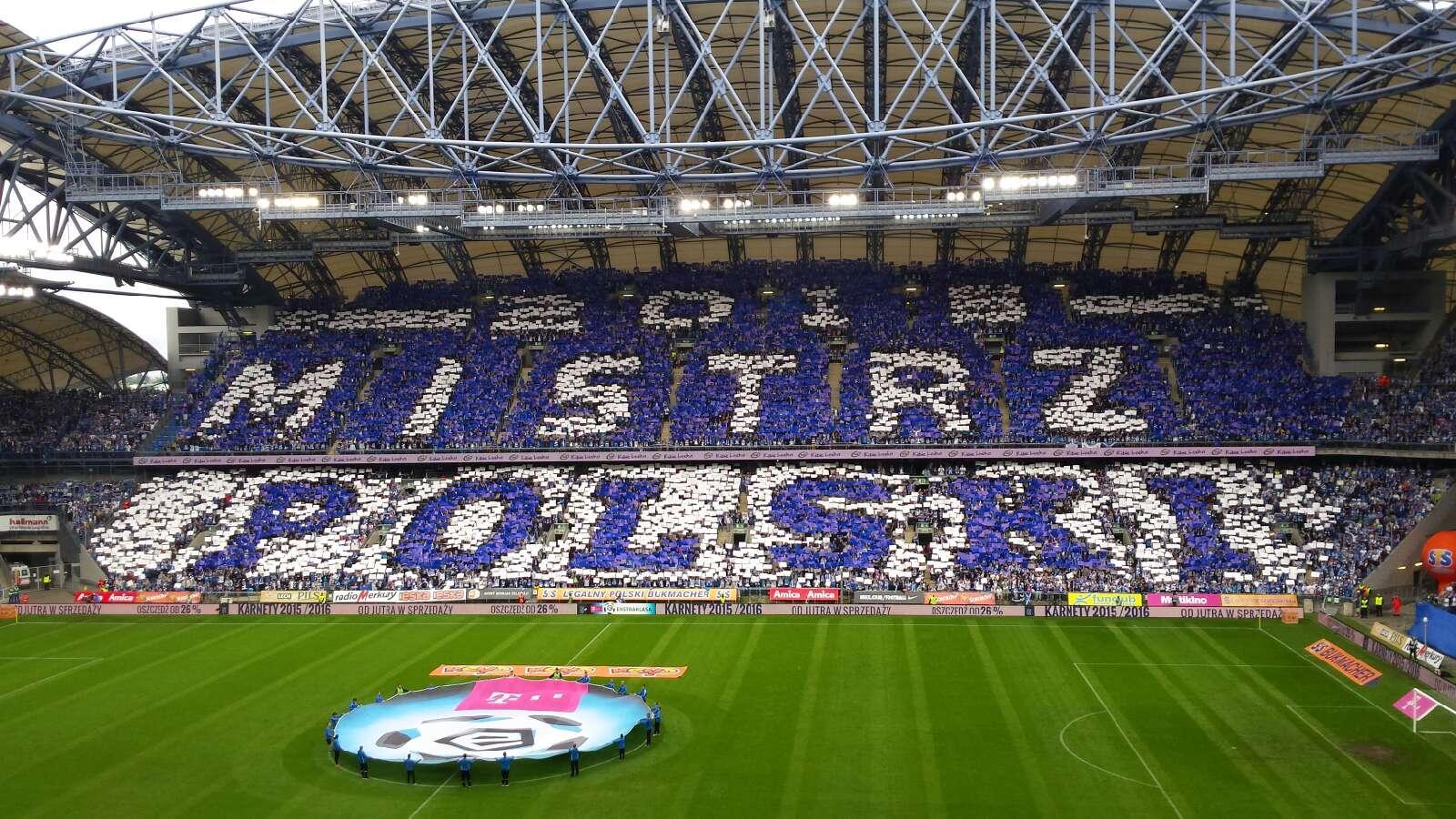 荷兰vs波兰什么球场,欧洲国家足球厉害吗