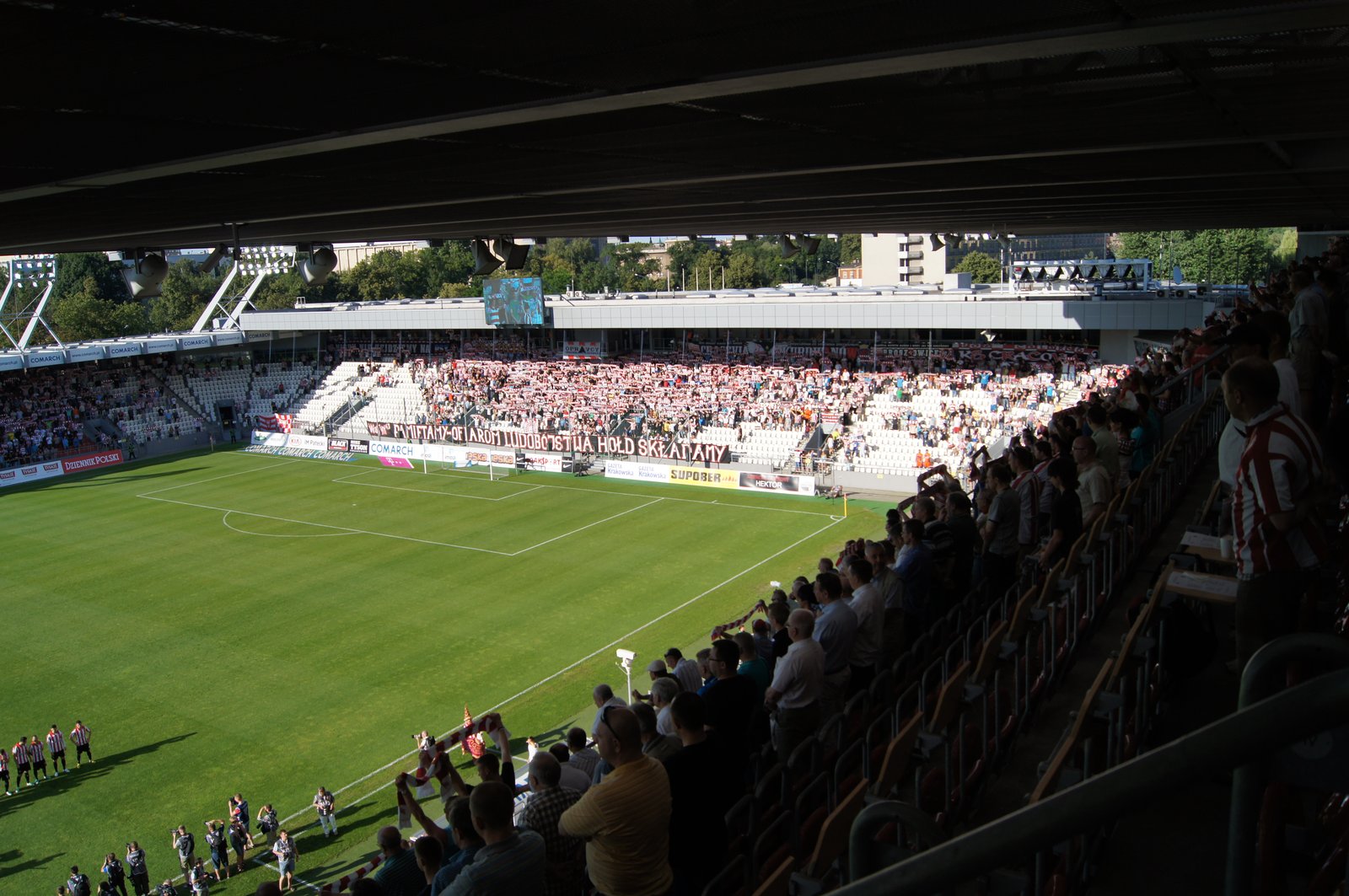 荷兰vs波兰什么球场,欧洲国家足球厉害吗