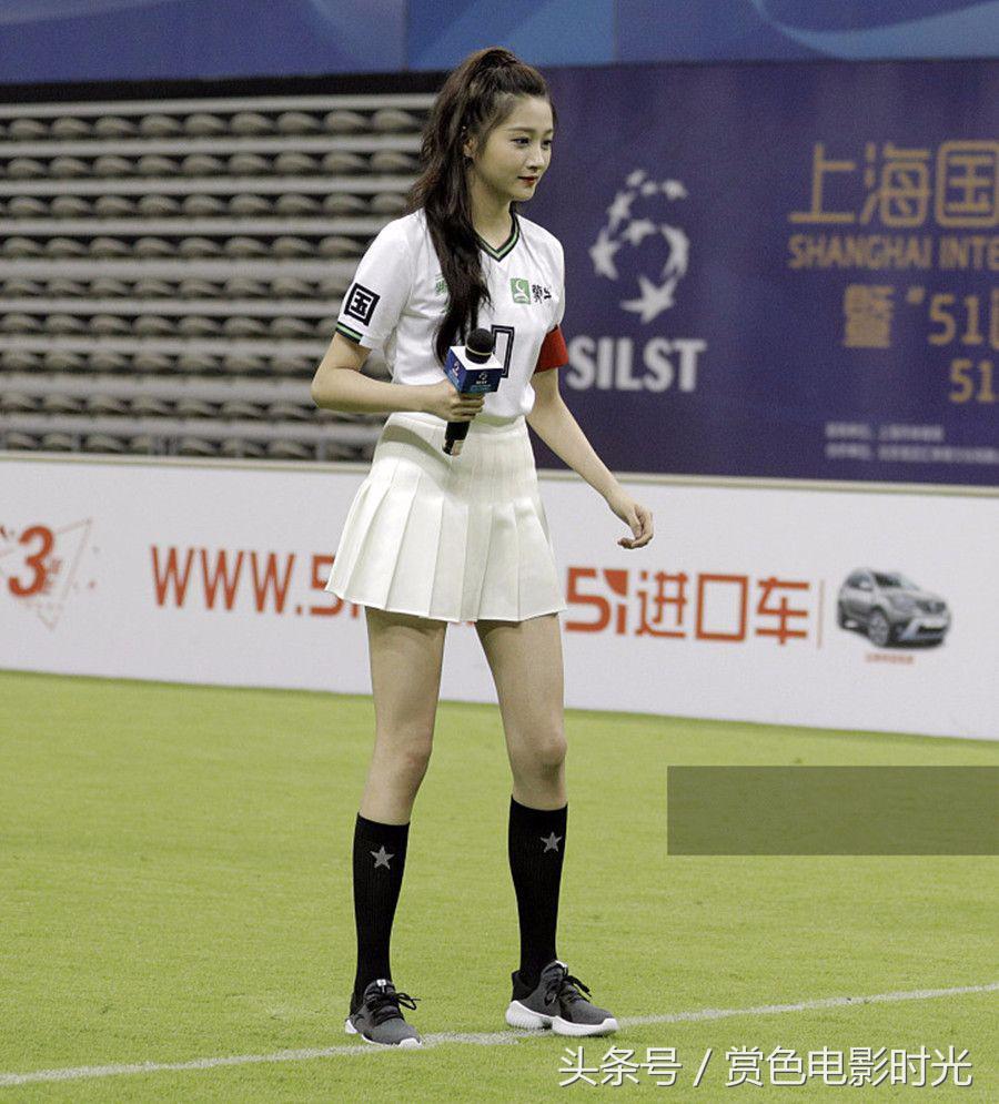 关晓彤近日黑色短裙造型,关晓彤白色短裙造型鹿晗