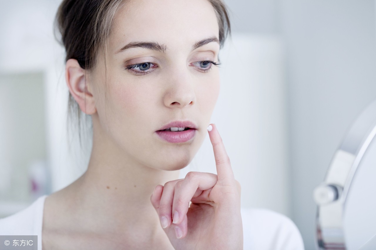 皮肤白斑怎么治疗,皮肤大面积白斑是什么皮肤病