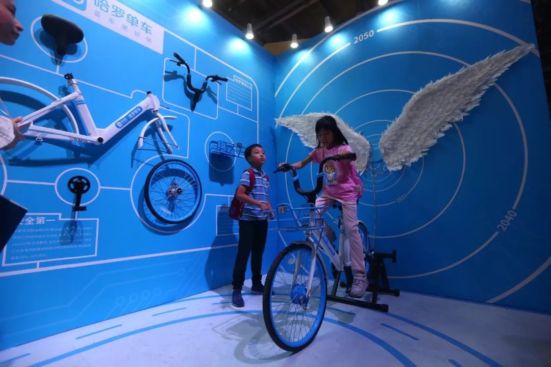 杭州人对未来的好奇心彻底爆发！10多万人在江边“看到了未来”！