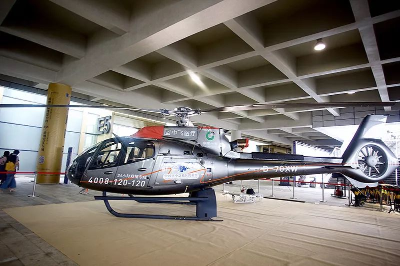 杭州人对未来的好奇心彻底爆发！10多万人在江边“看到了未来”！