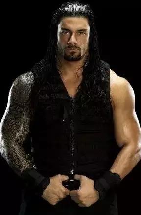 罗曼雷恩斯穿捍卫者防弹衣,wwe罗曼高光时刻