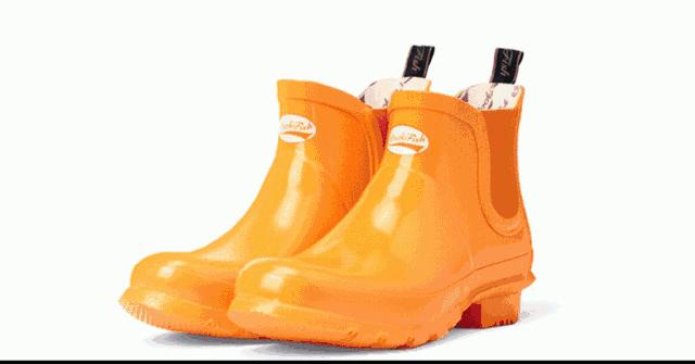 下雨天穿雨鞋防水又好看时尚,穿上雨鞋