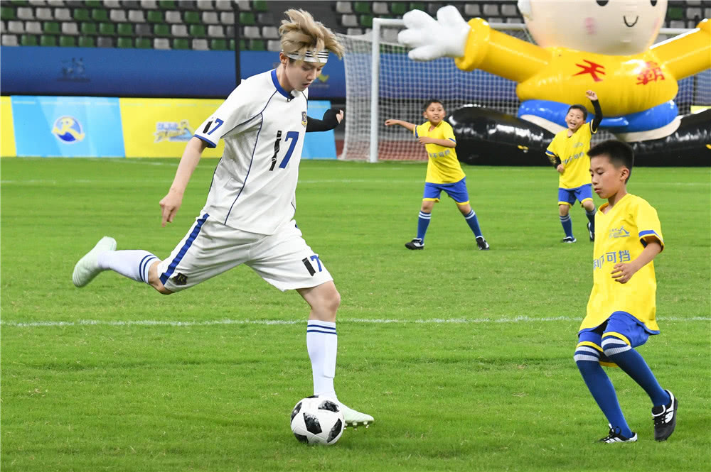 第8期菲戈助阵跑男团踢足球,菲戈比赛