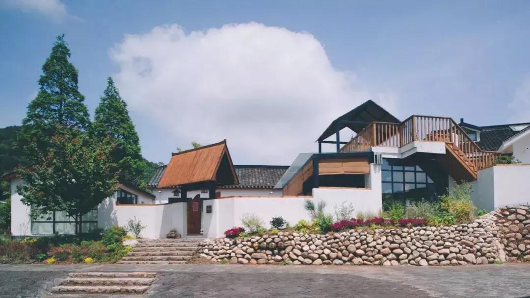 南京不老村，这个画得了插画、种得了花的萌大叔，亲自打造一个家