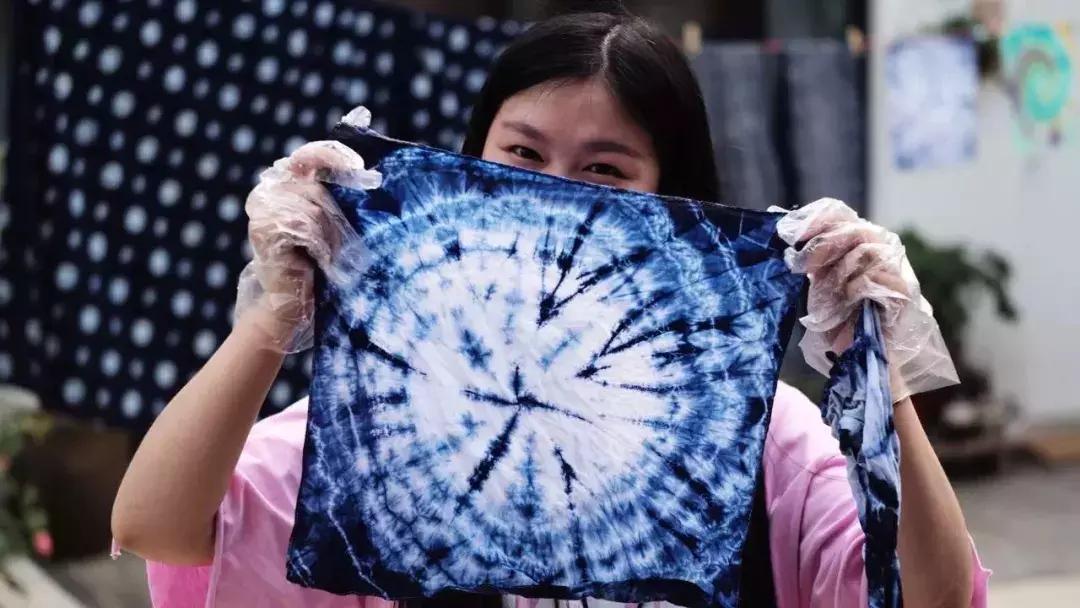 南京不老村，这个画得了插画、种得了花的萌大叔，亲自打造一个家