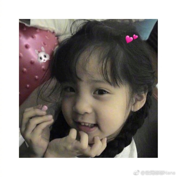 欧阳娜娜童年私照曝光,简直水蜜桃精转世,全身名牌这鞋太讲究了