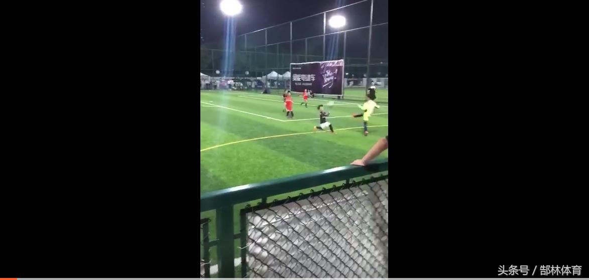 小孩被砸的瞬间,孩子被砸后有什么情况