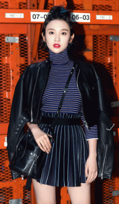 关晓彤运动服穿搭,关晓彤穿过的百褶裙