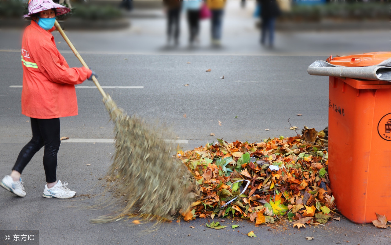 致敬城市黄玫瑰,不畏严寒酷暑坚守岗位,城市中最可爱的人