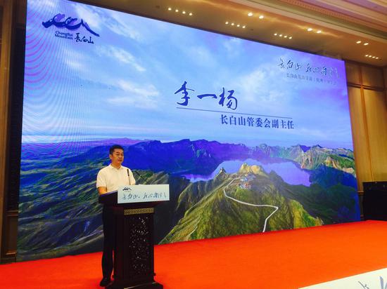 长白山天池和西湖,美丽而令人向往的长白山天池