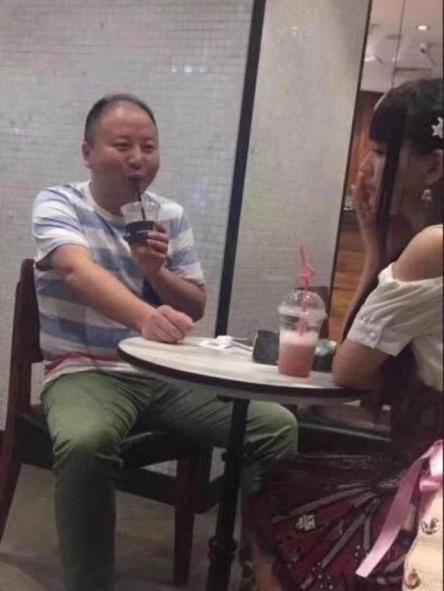 元旦学校表演节目社会摇,大学生在家表演社会摇