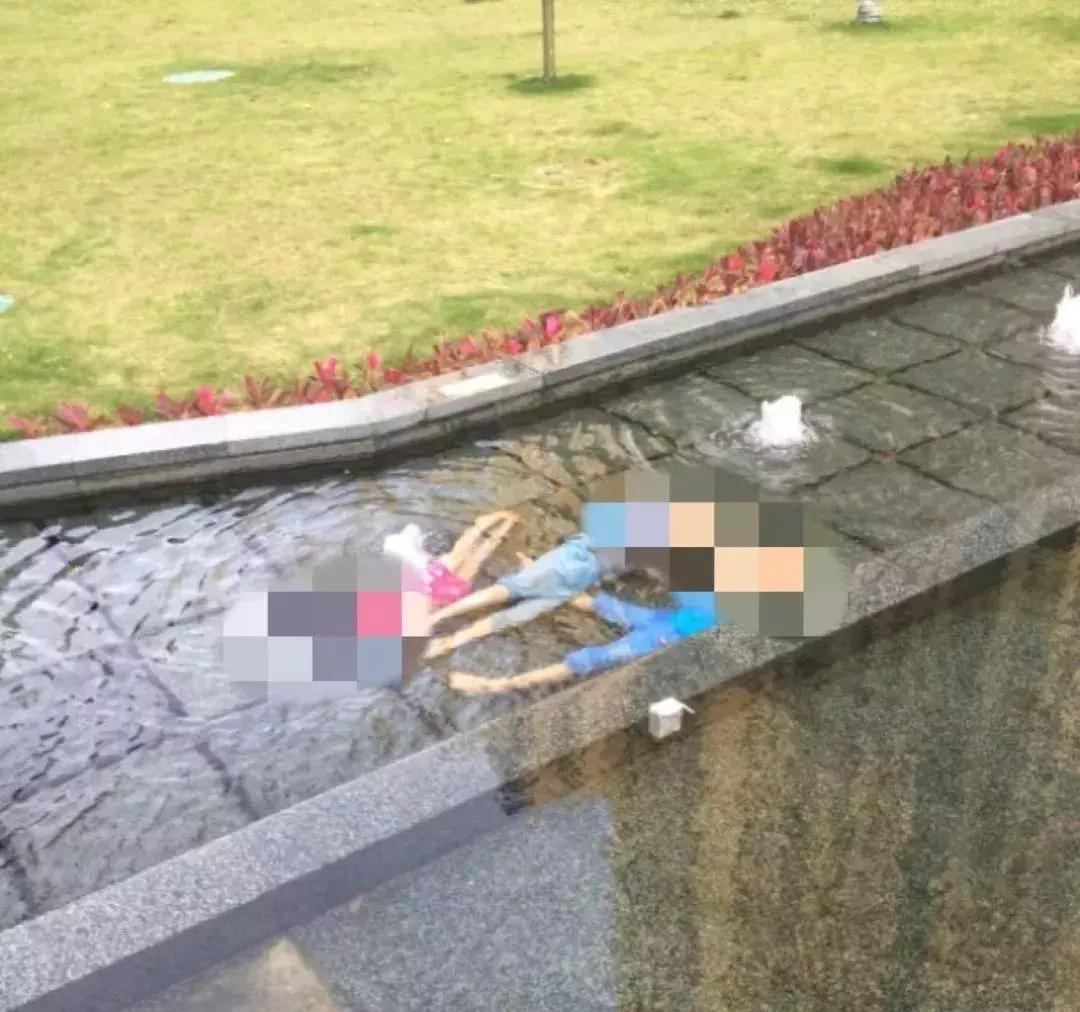 小孩夏天喷泉玩水,喷泉危险不要让孩子玩儿