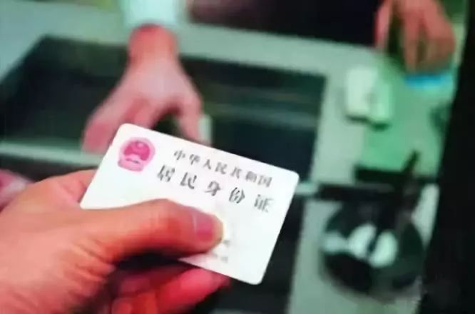 违章王2年累计违章扣124分,违章王被交警扣了