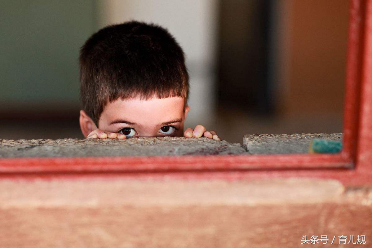 孩子孤僻不合群怎么办,如何改善小孩孤僻胆小不合群