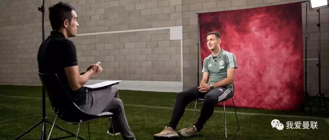 付违约金再加200万！曼联豪爽官宣第二签，两笔引援暗合神奇