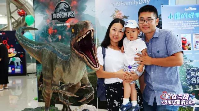 世界杯开幕人群组成球员踢球,百度世界杯活动