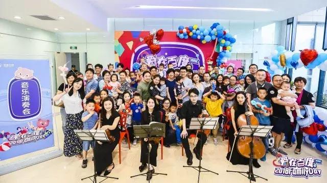 百度世界杯活动,世界杯开幕人群组成球员踢球