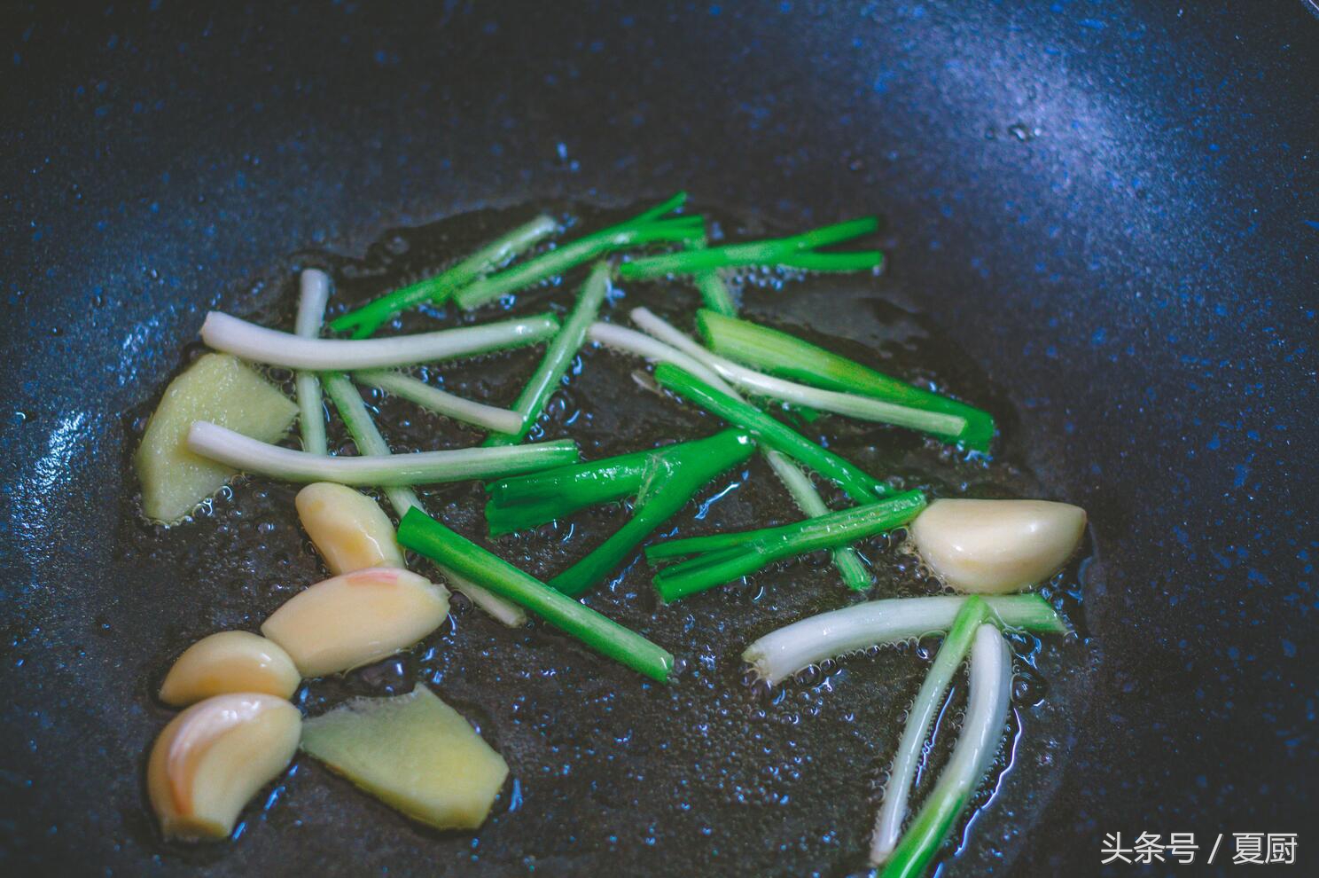 香嫩滑口的黄焖鸡家庭版做法来了,黄焖鸡这样做简单易学鲜香味美