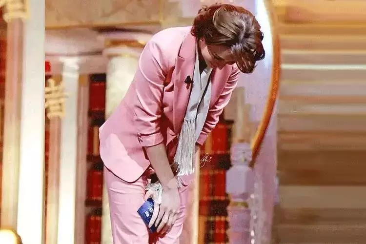 董卿回归的视频,董卿重回舞台