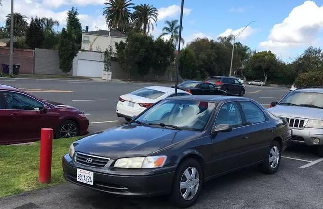 汽车20年没多大进步,不信试试1999年的老凯美瑞