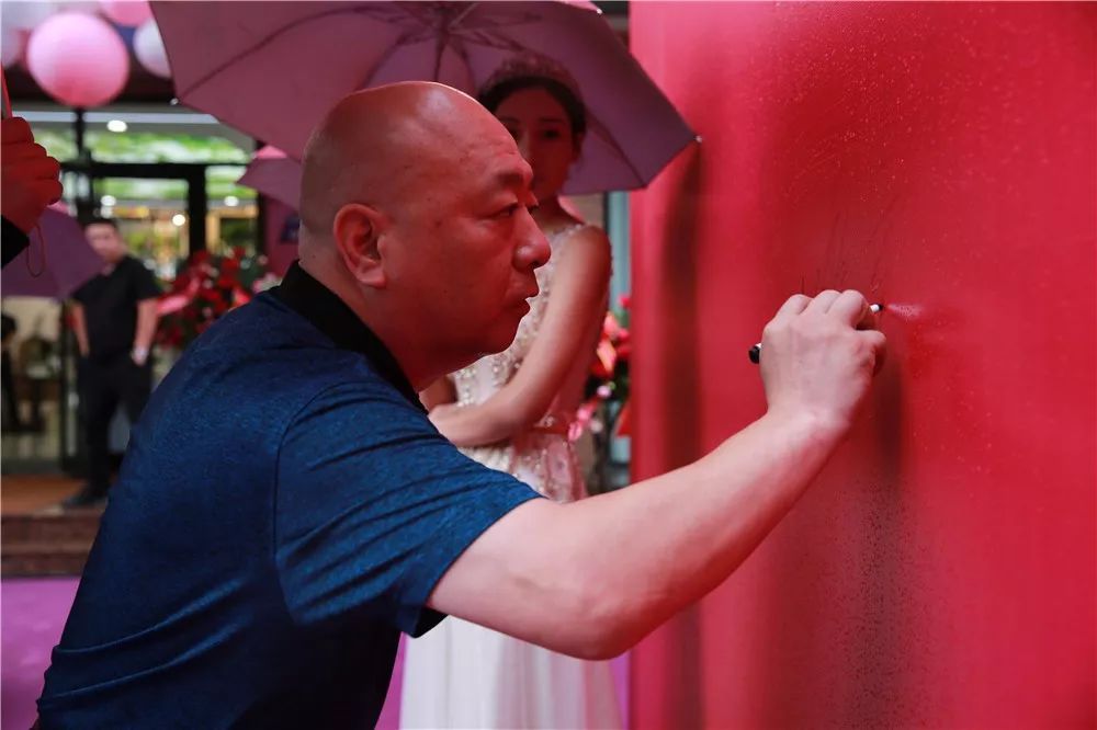 香港红苹果家具石家庄旗舰店盛大开业