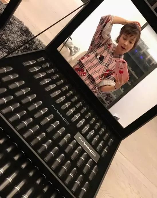 每个女人都缺少一支口红,每个女人的包包里都缺一支口红