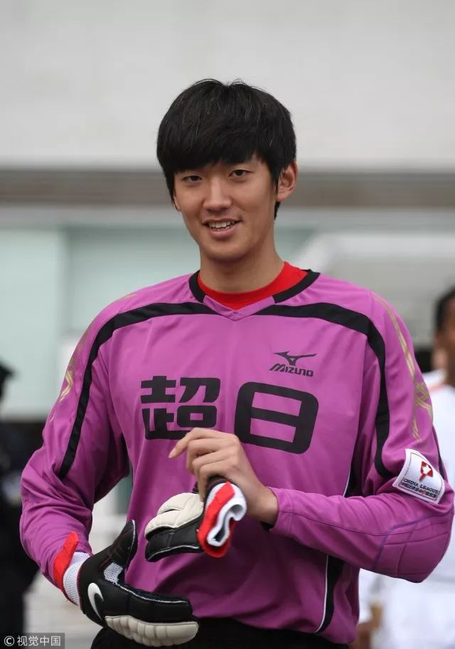 这就是优秀门将的基本功,21岁打中单