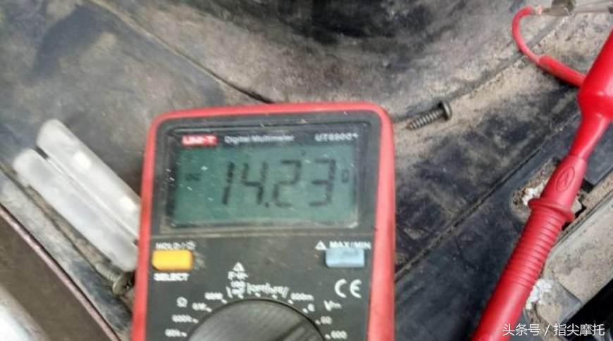 摩托车不充电整流器和线圈完好,摩托车电瓶亏电整流器发热