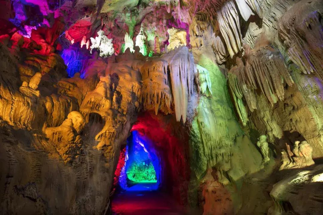 天气热有一地方却很凉快,夏天适合在大冰箱里避暑