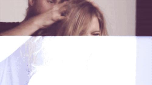 脱发是怎么回事脱发的原因有哪些,女性脱发连根一起掉严重10个原因