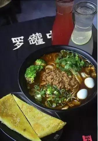 绍兴最适合看世界杯的地方！利济桥直街开了家罗罐中，人气火爆！