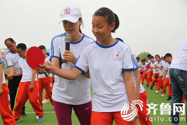 王楠公益,小球大爱公益活动女单冠军