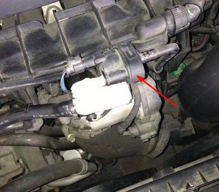 每次加油后油耗下降明显,加油时汽油往外喷怎么回事