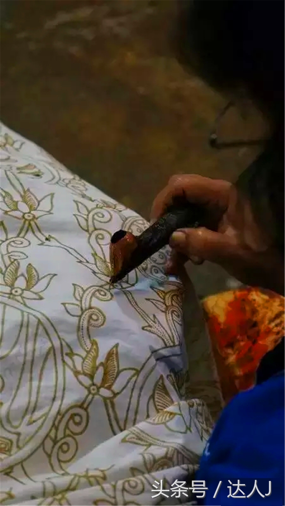 布罗莫火山要走多远,布罗莫是活火山吗