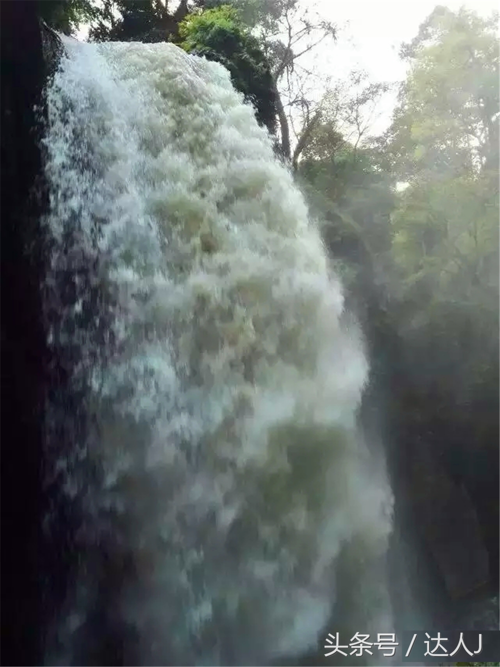 布罗莫火山要走多远,布罗莫是活火山吗