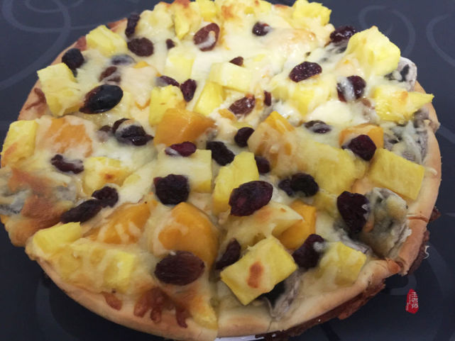 出去游玩回来就想吃的,第一次尝试水果披萨好看又好吃