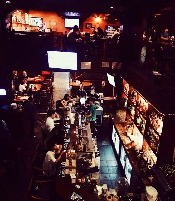 深圳世界杯去哪里看球,喝着啤酒看着球赛一起欢呼