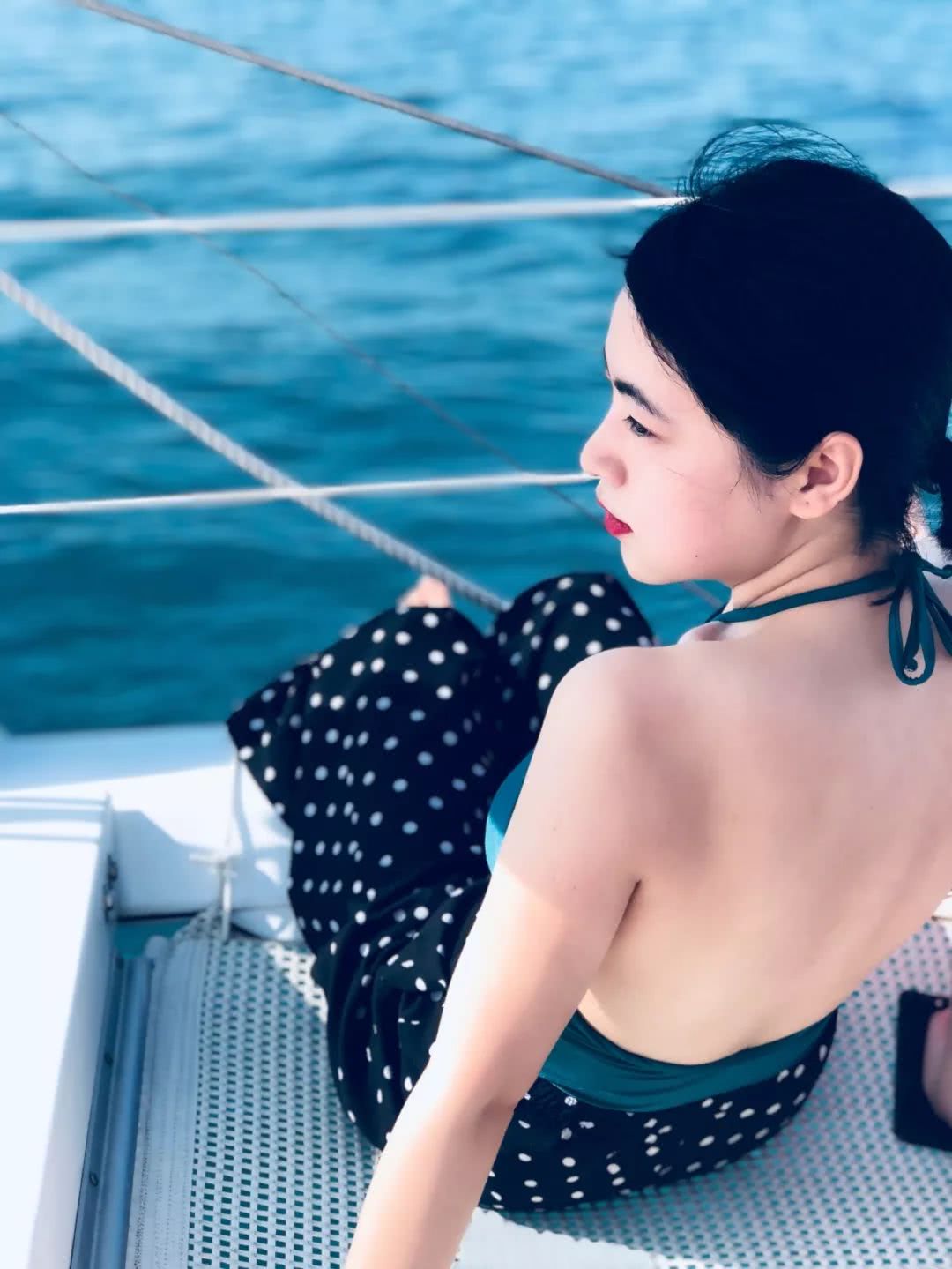 泳衣要买紧的还是刚好合适的,泳衣是建议买小还是买大