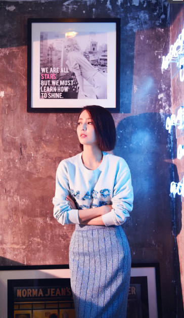 佟丽娅的纸尿裤造型火了，这样的时尚你敢追吗？