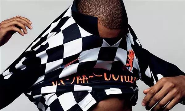 从姐弟恋到保姆上位世界杯球星背后的女人都不简单