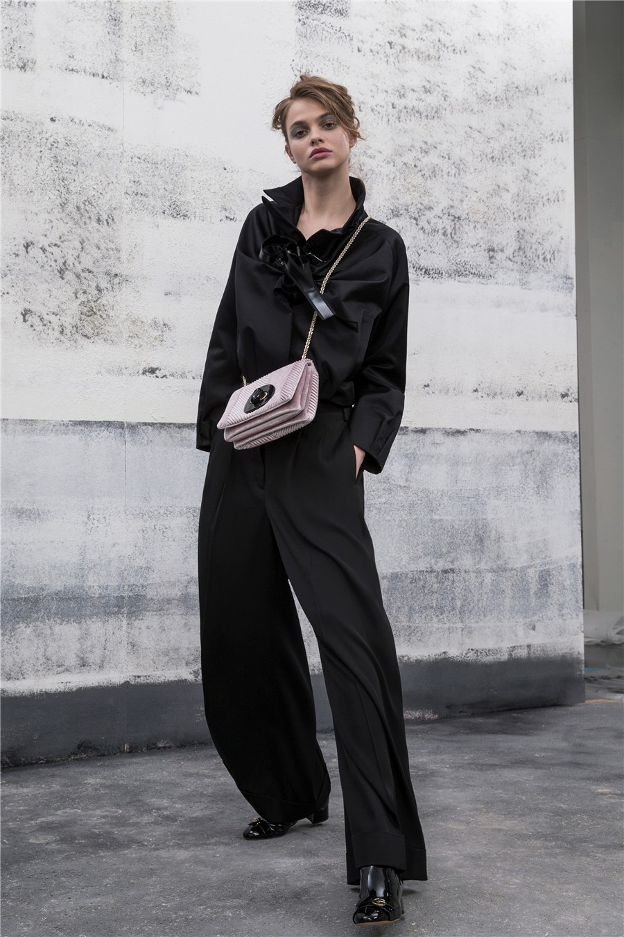 giorgioarmani女装风格,意大利奢侈品牌giorgioarmani